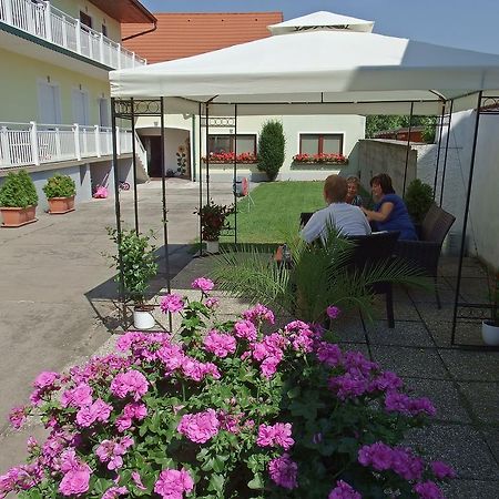 Gaestehaus - Doris - Wenzl Moerbisch Am See Exterior photo