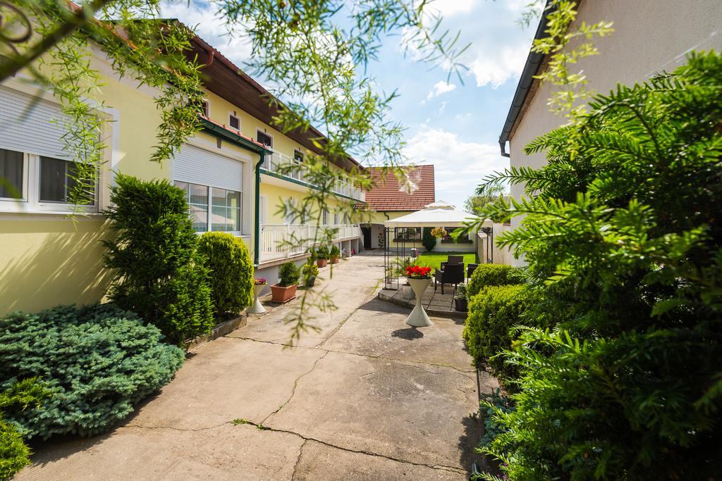 Gaestehaus - Doris - Wenzl Moerbisch Am See Exterior photo