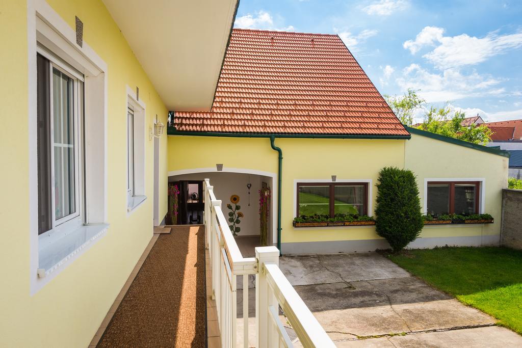 Gaestehaus - Doris - Wenzl Moerbisch Am See Exterior photo